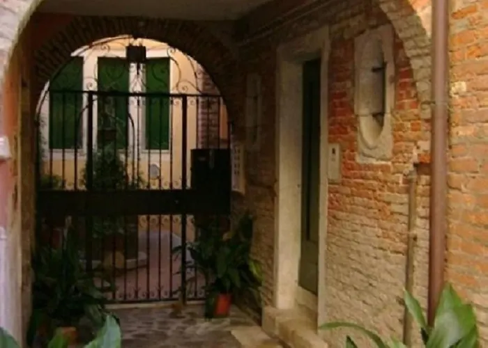Holiday home San Barnaba Artist's District House